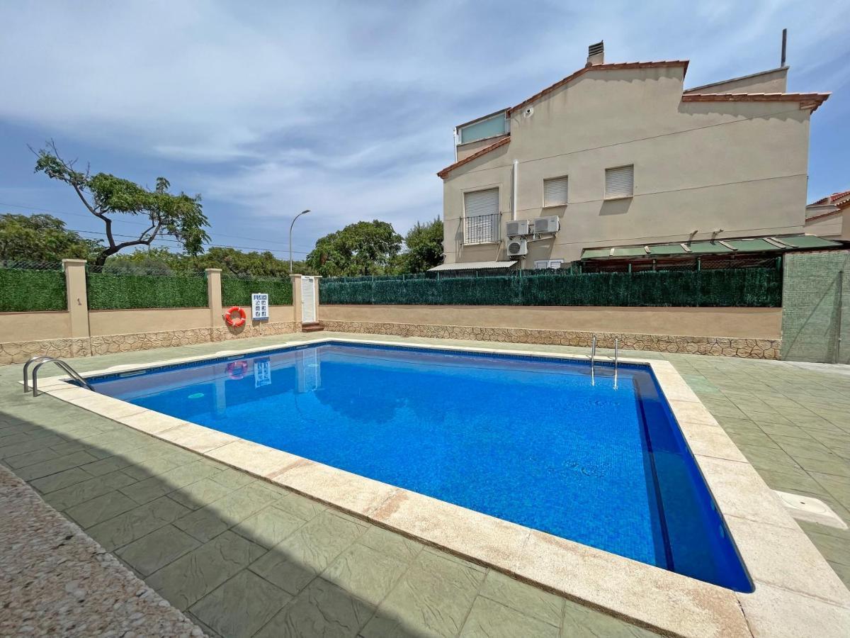 Casa En Vilafortuny Con Barbacoa Piscina Comunitaria Cambrils Exterior photo